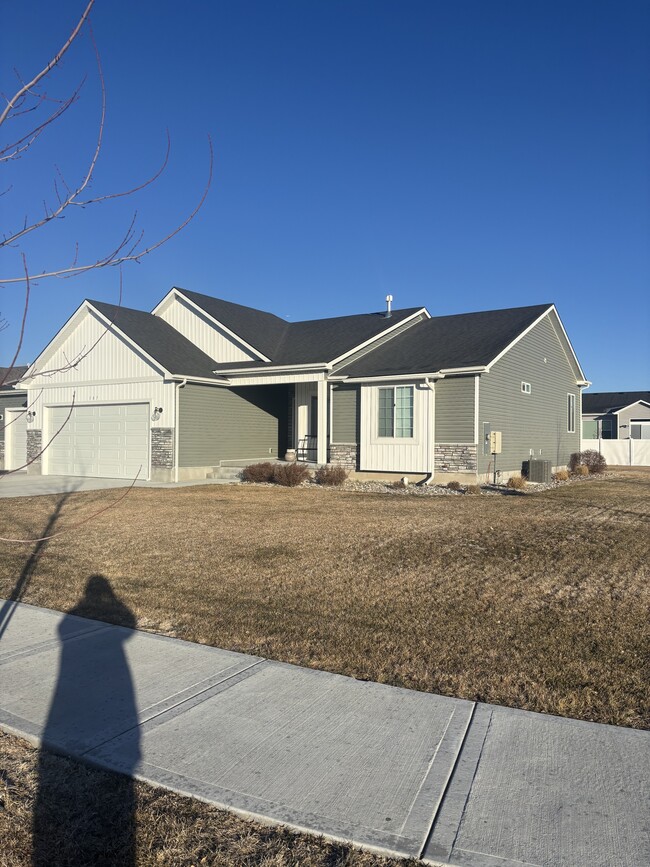 Building Photo - 187 Heaton Ln