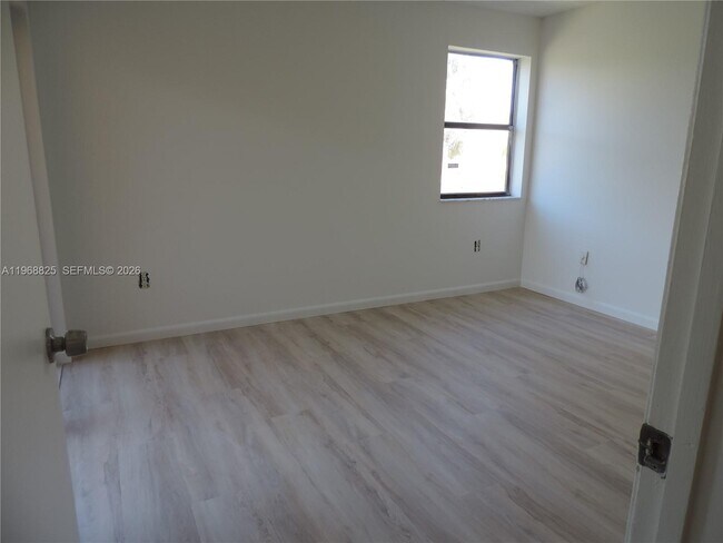 Photo - 566 NW 114th Ave Unidad 204