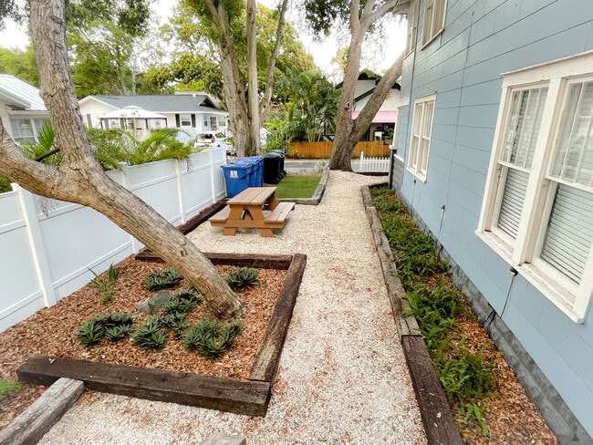 Photo - 1032 Granville Ct N