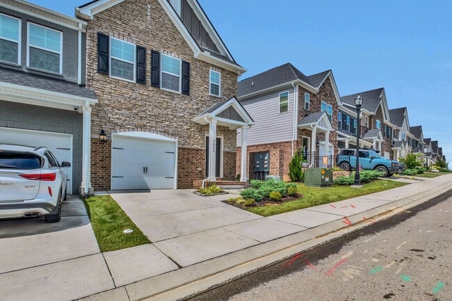 3 bed/2.5 bath townhome in Tulip Hills wit... - 3 bed/2.5 bath townhome in Tulip Hills wit...