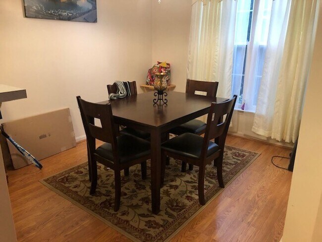 Photo - 3-bed 2.5-bath End-Unit Townhouse in desirable Piney Orchard Community