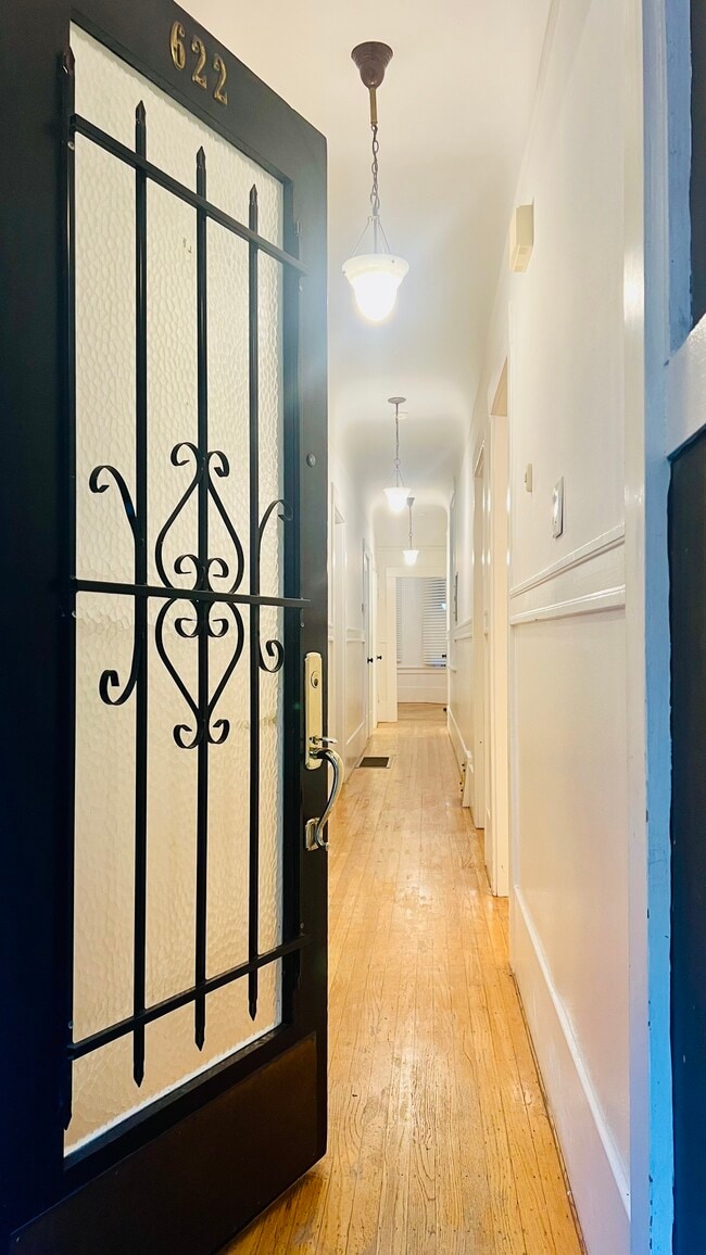 Entry - 622-626 Leavenworth St Unidad 622