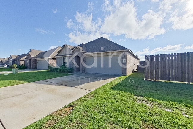 Photo - 123 Yardley Ct