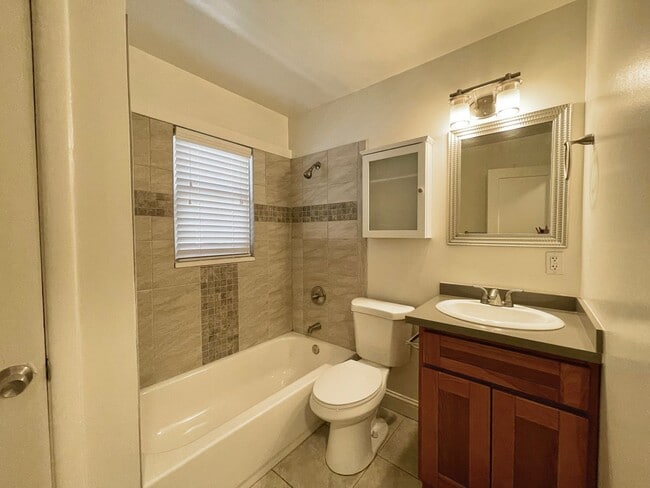 Photo - 411 22nd St Unit 01
