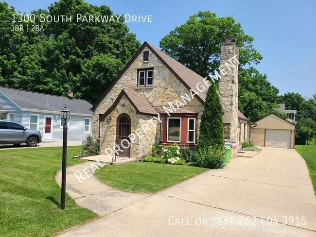 Building Photo - 1300 Parkway Dr Rental