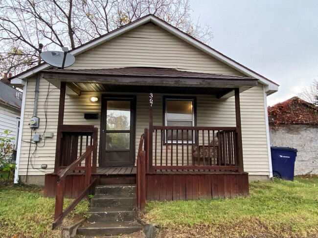 2 BEDROOM, 1 BATH HOME - 2 BEDROOM, 1 BATH HOME