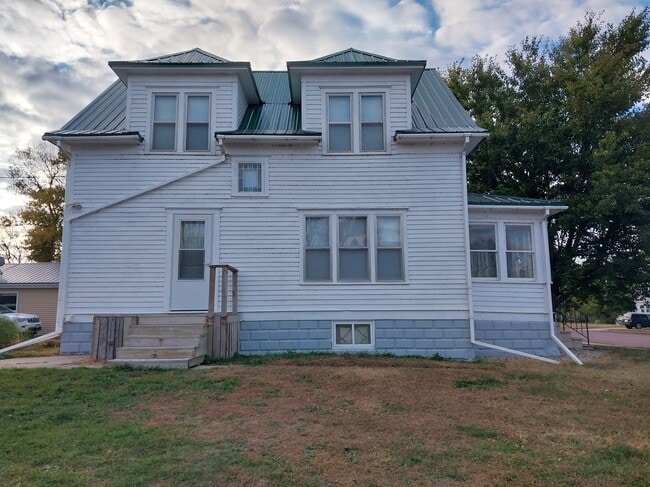 Photo - 305 W Wenberg St