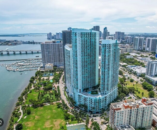 Building Photo - 1900 N Bayshore Dr Unit 810