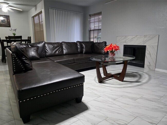 Photo - 2300 Old Spanish Trl Unidad 1085