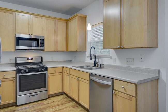 Photo - 1112 Sundrop Pl