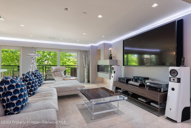 Photo - 555 E Durant Ave Unidad 2L