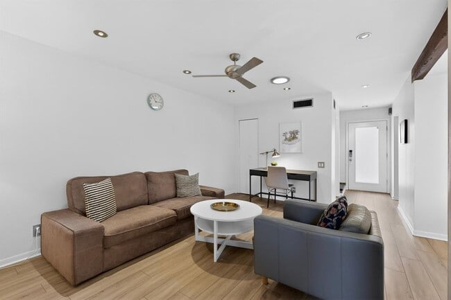 Photo - 1106 W 6th St Unit 212