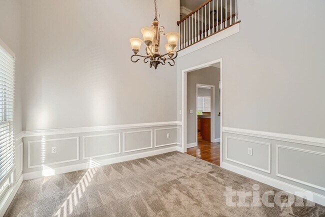 Photo - 3587 Vern Way NE