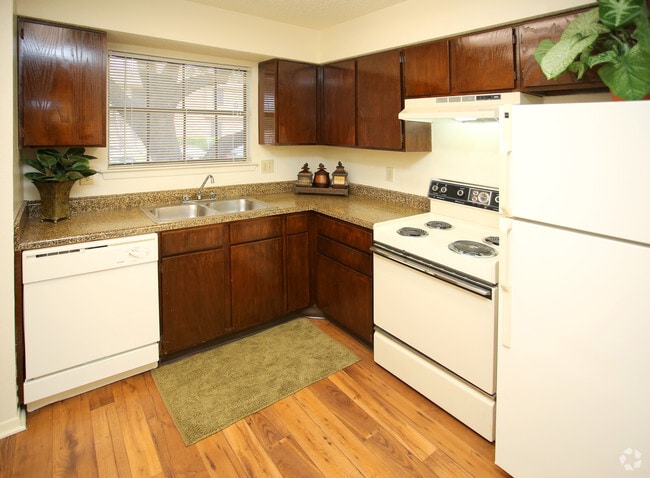 Model B2 2BDx2BA 970SF - Trinity Crossing Apartments