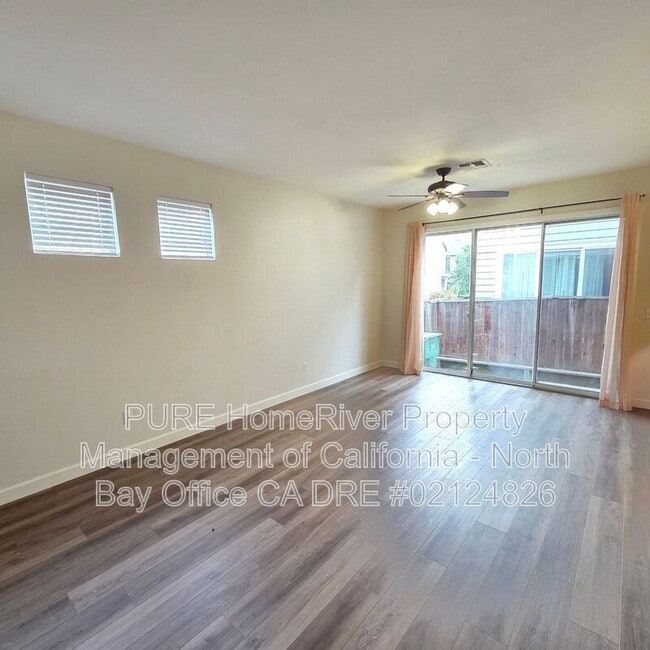 1052 Addison Cir