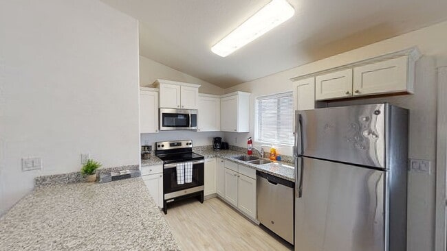 Photo - Ken-561 N 10th Pl. Show Low, AZ 85901 Unidad 104