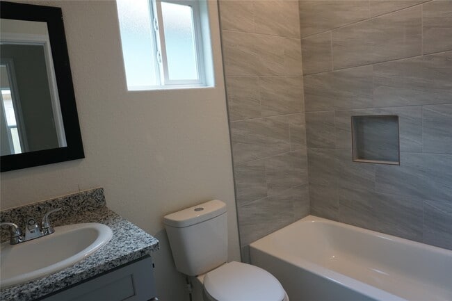 Photo - 9583 Darkwood St