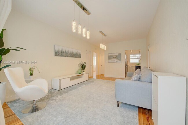 Photo - 2463 Pine Tree Dr Unit 3