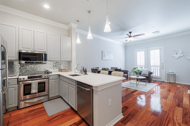 Building Photo - 2400 McCue Rd Unit 112