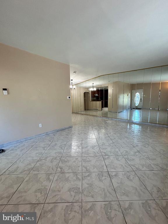 Building Photo - 7002 Henry Ave Rental