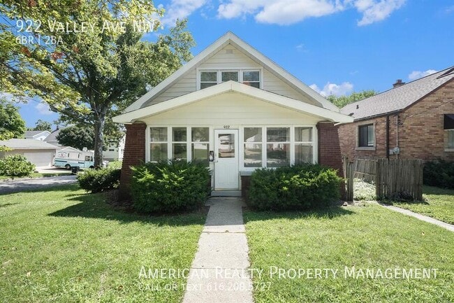 Building Photo - 922 Valley Ave NW