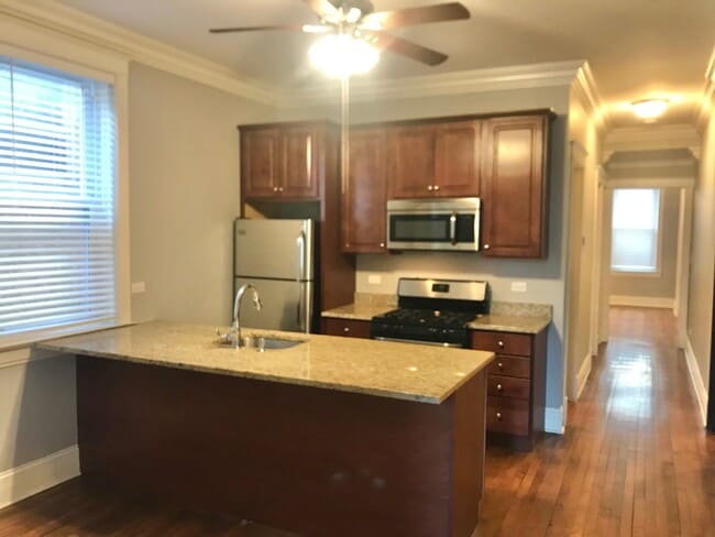 Building Photo - 2727 N Hamlin Ave Unit 1 Rental