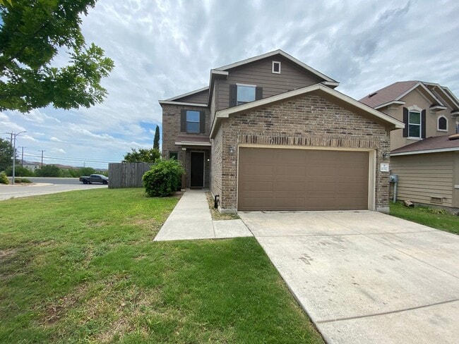 3 Bed/2.5 Bathroom~ Multiple Living Spaces... - 3 Bed/2.5 Bathroom~ Multiple Living Spaces... House