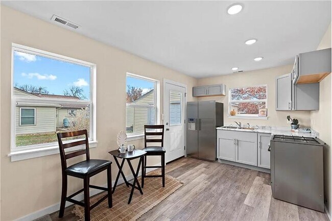 Photo - 3630 Oakland Rd NE