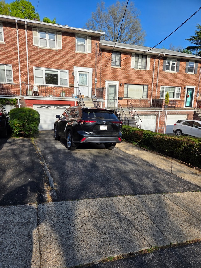 Building Photo - 552 Manor Ridge Rd