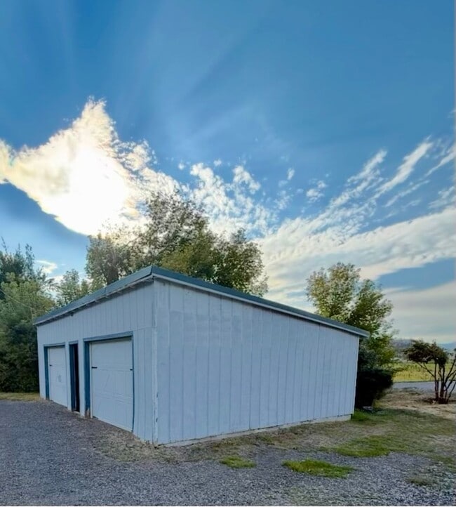 Photo - Lake Views • Near Moore Park • 4BD/2BA Home with Garage & Basement-less than 3miles from OIT and ...