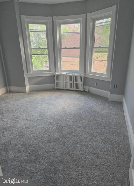 Photo - 393 N York St