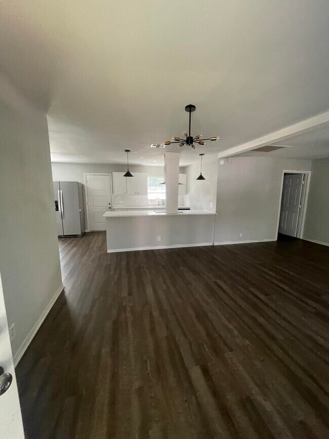 Photo - 703 Mockingbird Ln