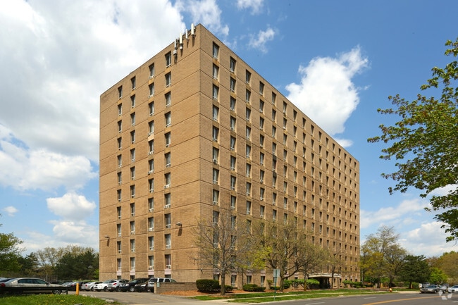Pallister Plaisance Apartments