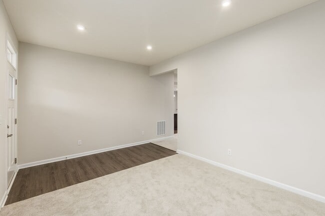Photo - 303 Wyman Lk Dr