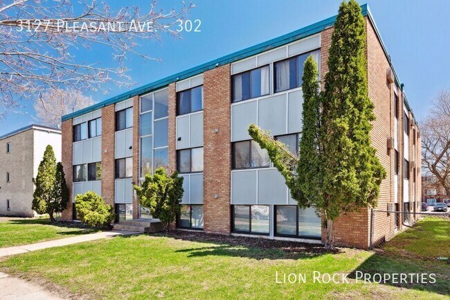 Building Photo - 3127 Pleasant Ave Unit 302