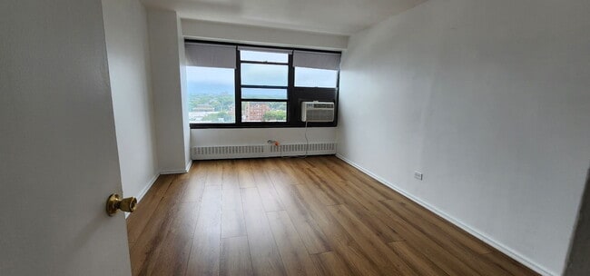 Photo - 6030 N Sheridan Rd