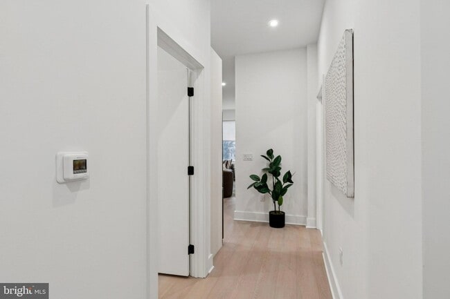 Photo - 30 W Allens Ln Unit 208