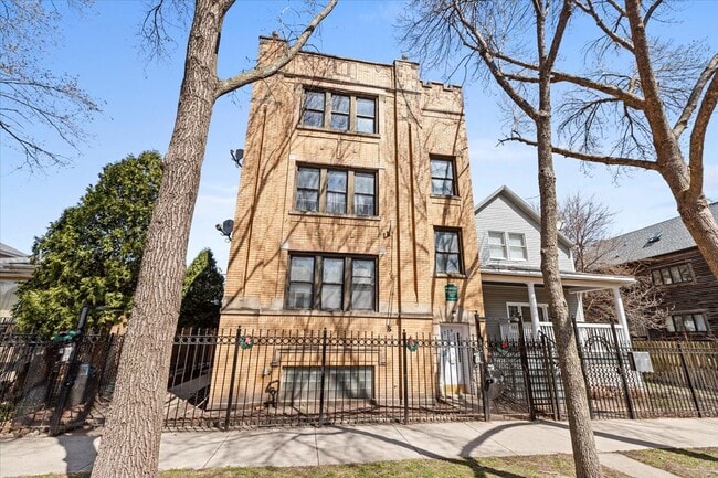 Building Photo - 3557 W Cortland St Unit 3 Rental
