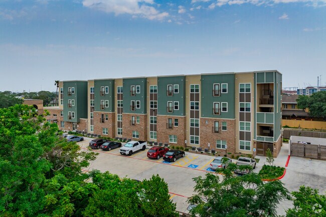 Photo - Avanti Legacy South Bluff