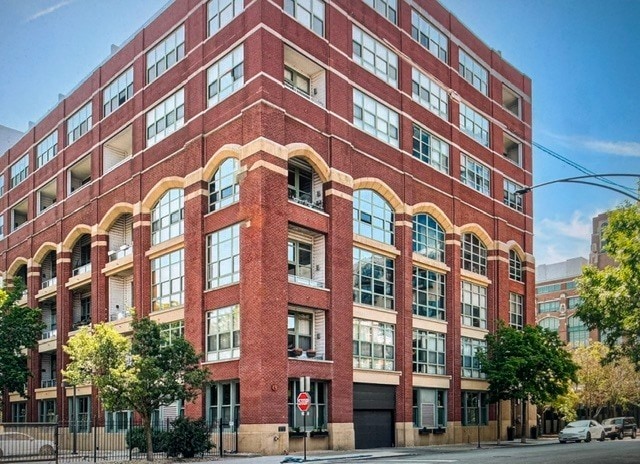 Building Photo - 2001 S Calumet Ave Unit 512