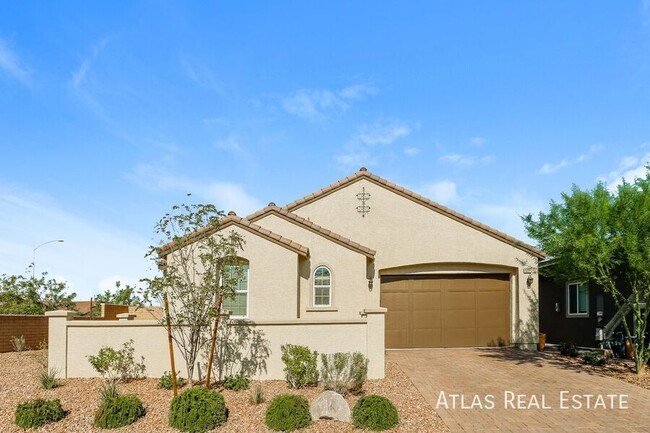 Photo - 577 Comodo St