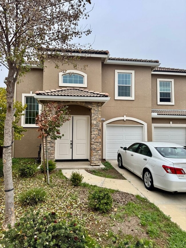 Building Photo - Single Family Home