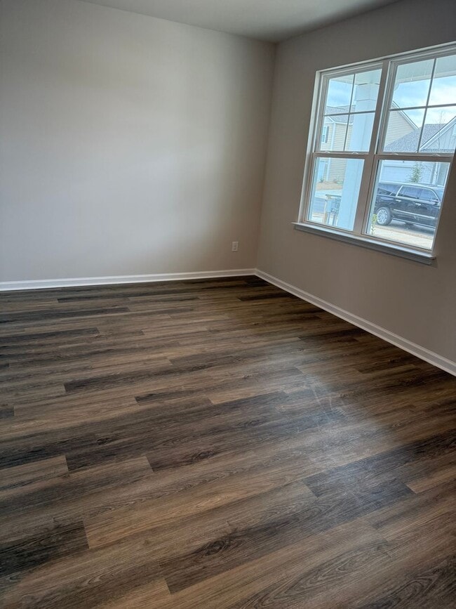 Photo - 4 BEDROOMS in Central Conway Location in Kingston Bay! Beautiful Pond View!