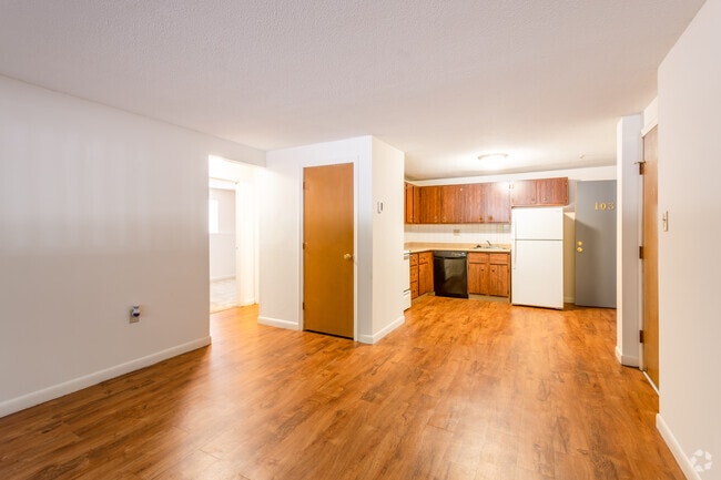 2BR, 1BA - 750 SF