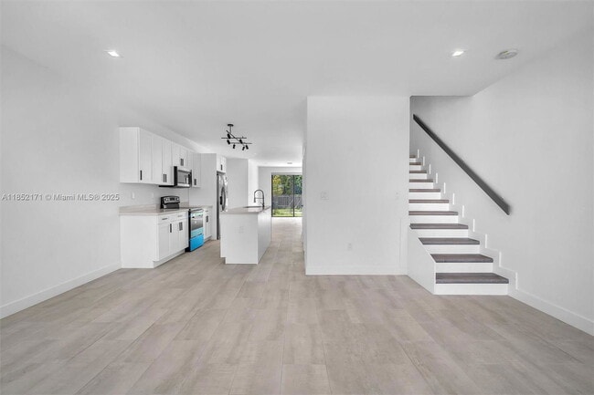 Photo - 309 NW 7th Ct