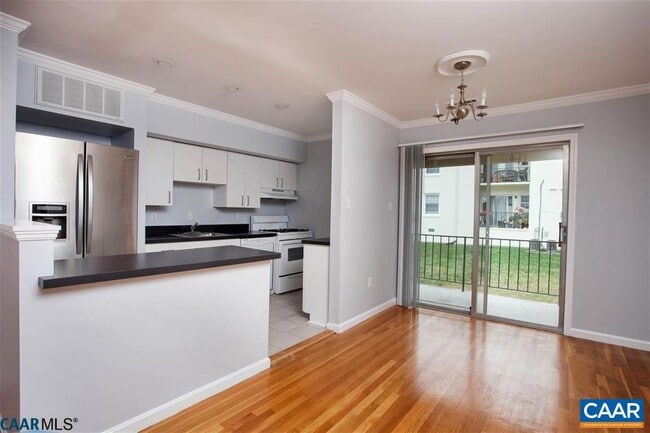 Building Photo - 2422 Barracks Pl Unit 3