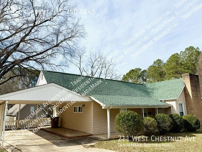 Cozy 3-Bedroom, 2-Bathroom Home with Firep... - Cozy 3-Bedroom, 2-Bathroom Home with Firep...