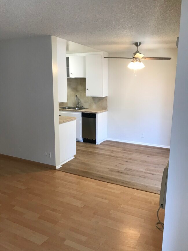 Photo - 3719 Clarington Ave Unit 8