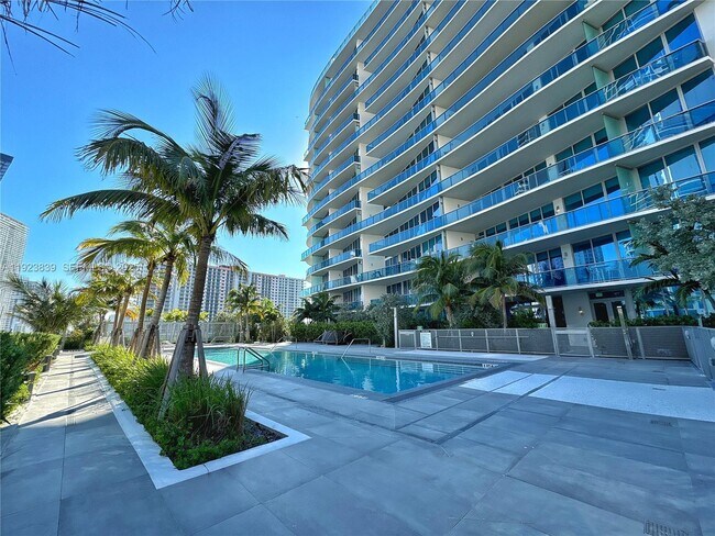 Building Photo - 17550 Collins Ave Unit 1401