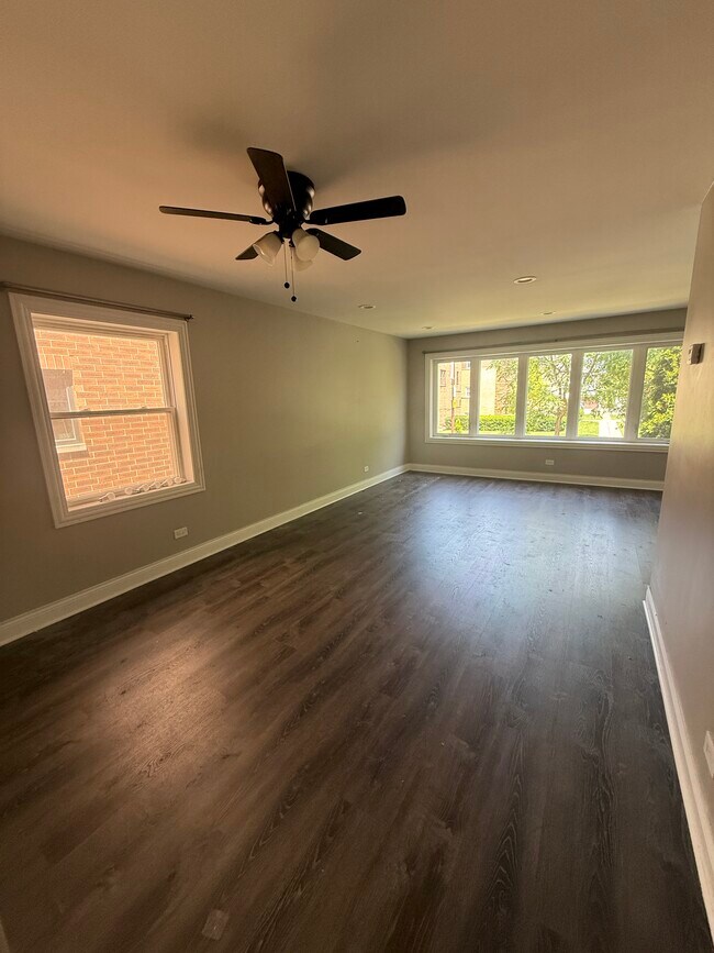 5735 W Lawrence Ave Unit 1